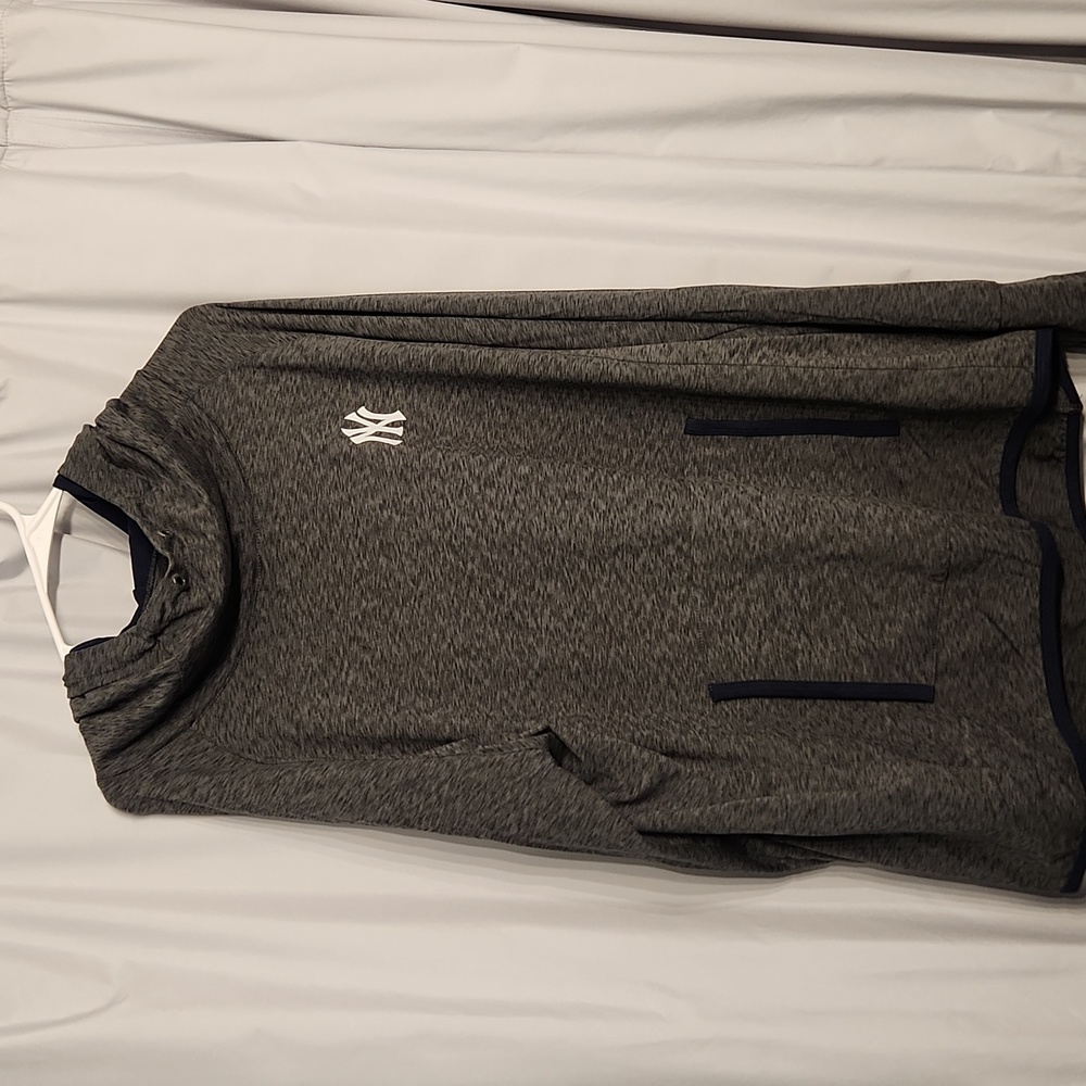 NY Yankees sweatshirt